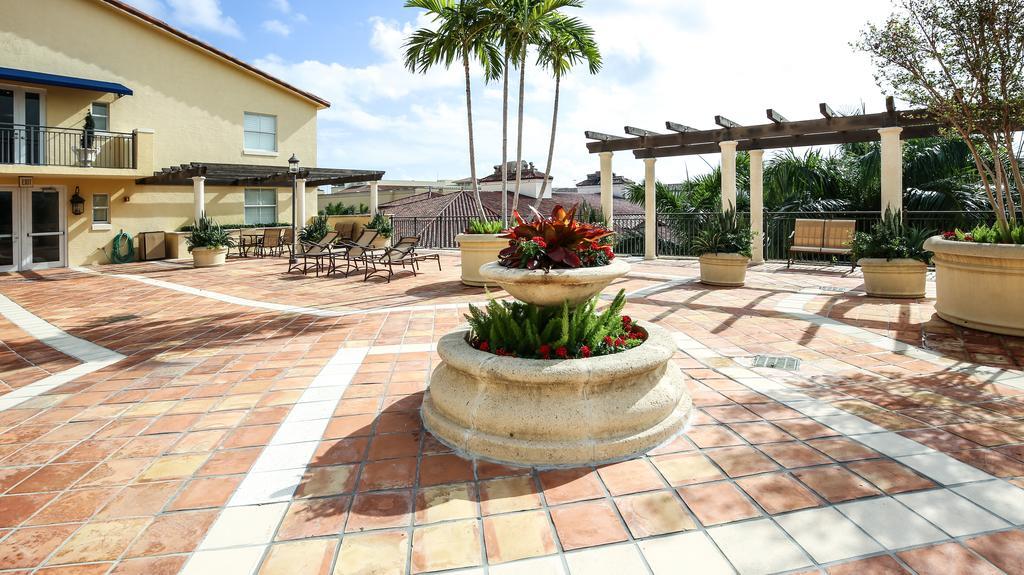 Pelicanstay In Coral Gables Miami Exterior photo