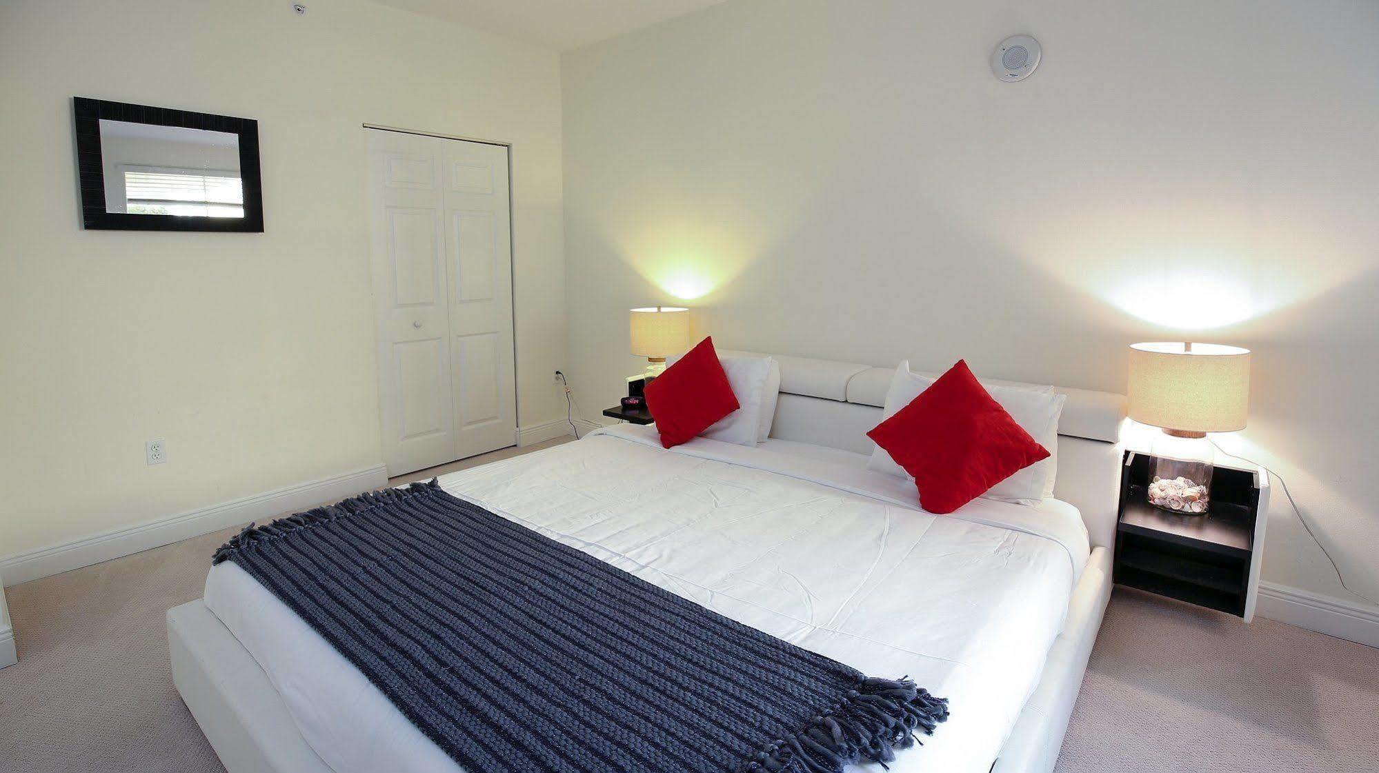 Pelicanstay In Coral Gables Miami Exterior photo