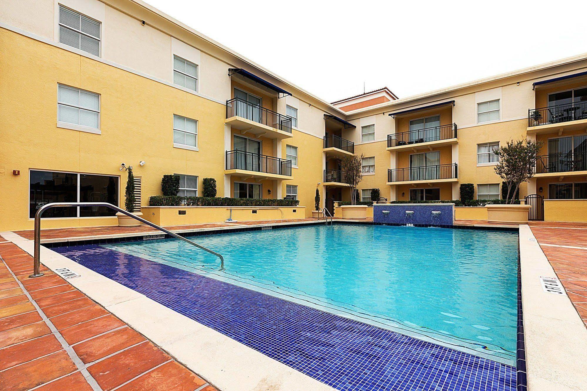 Pelicanstay In Coral Gables Miami Exterior photo